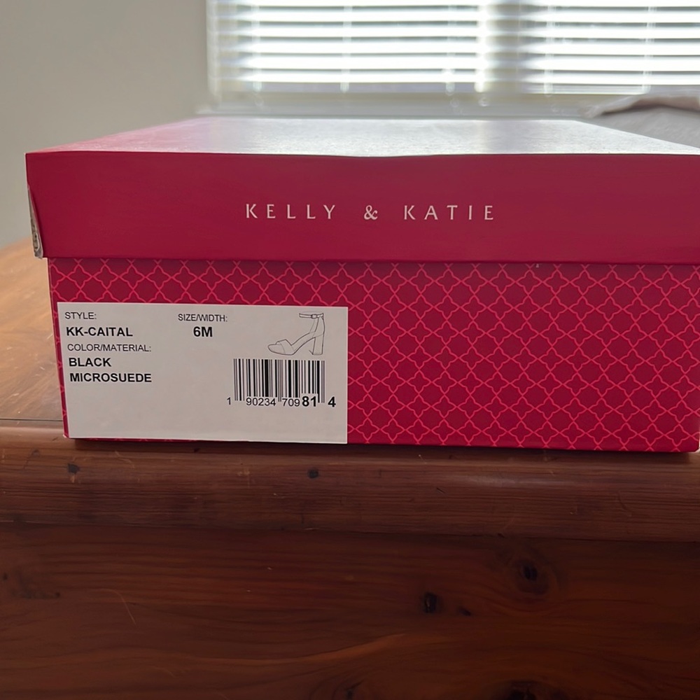 Kelly & Katie Caital Sandal / Block Heel